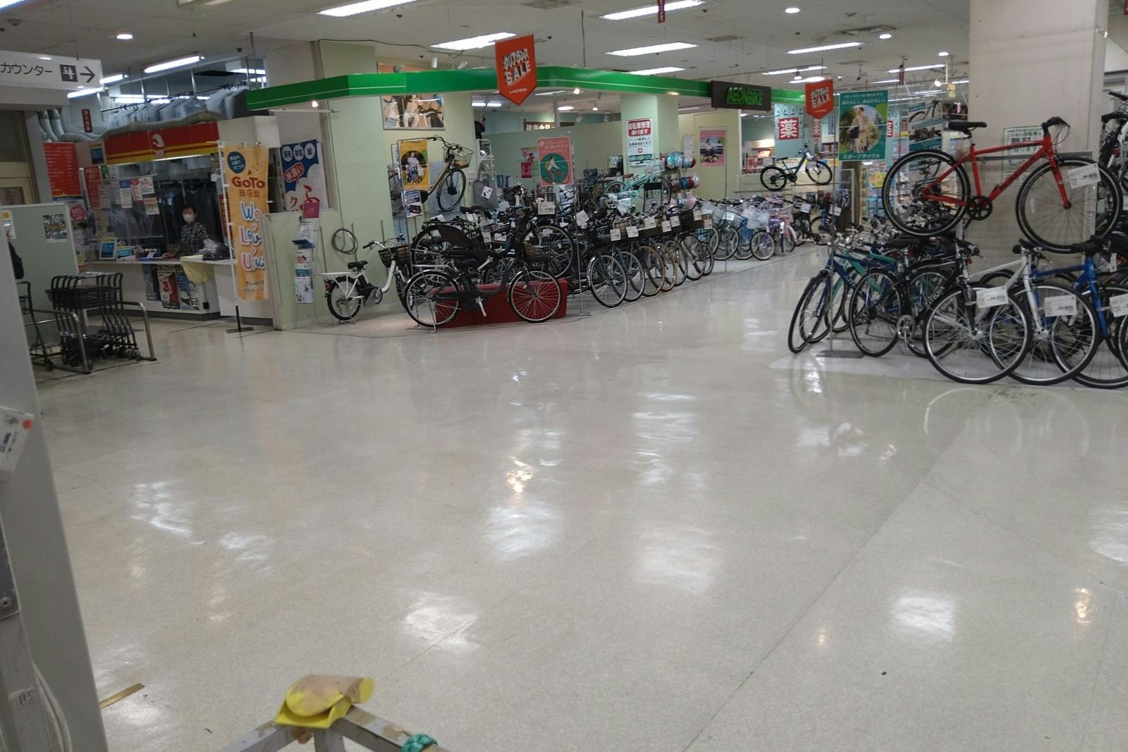 【イオン臼井店】ポップアップストアやプロモーションイベントに適した食品レジ側エスカレーター上り口イベントスペース