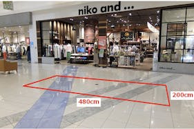 【イオンモール日の出】1F ニコアンド前