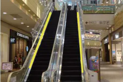 【イオンモール木曽川】モール内広告 エスカレーター