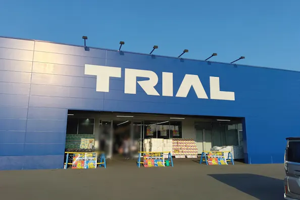 【スーパーセンタートライアル丸亀店】販促プロモ活動に最適な トライアル丸亀店『風除室』スペース