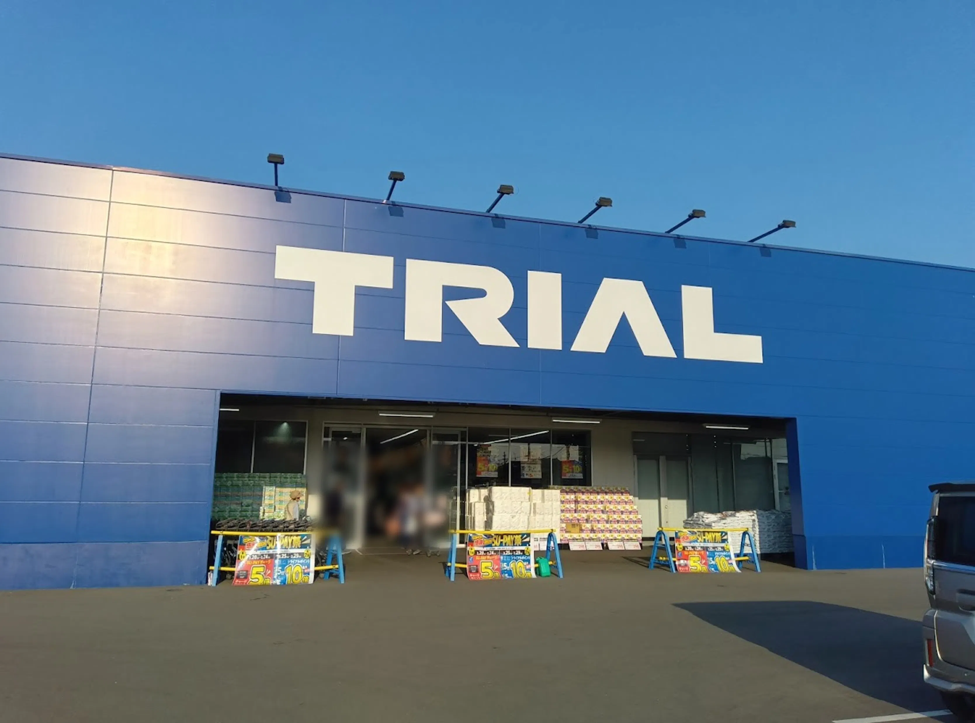 【スーパーセンタートライアル丸亀店】販促プロモ活動に最適な トライアル丸亀店『風除室』スペースの画像