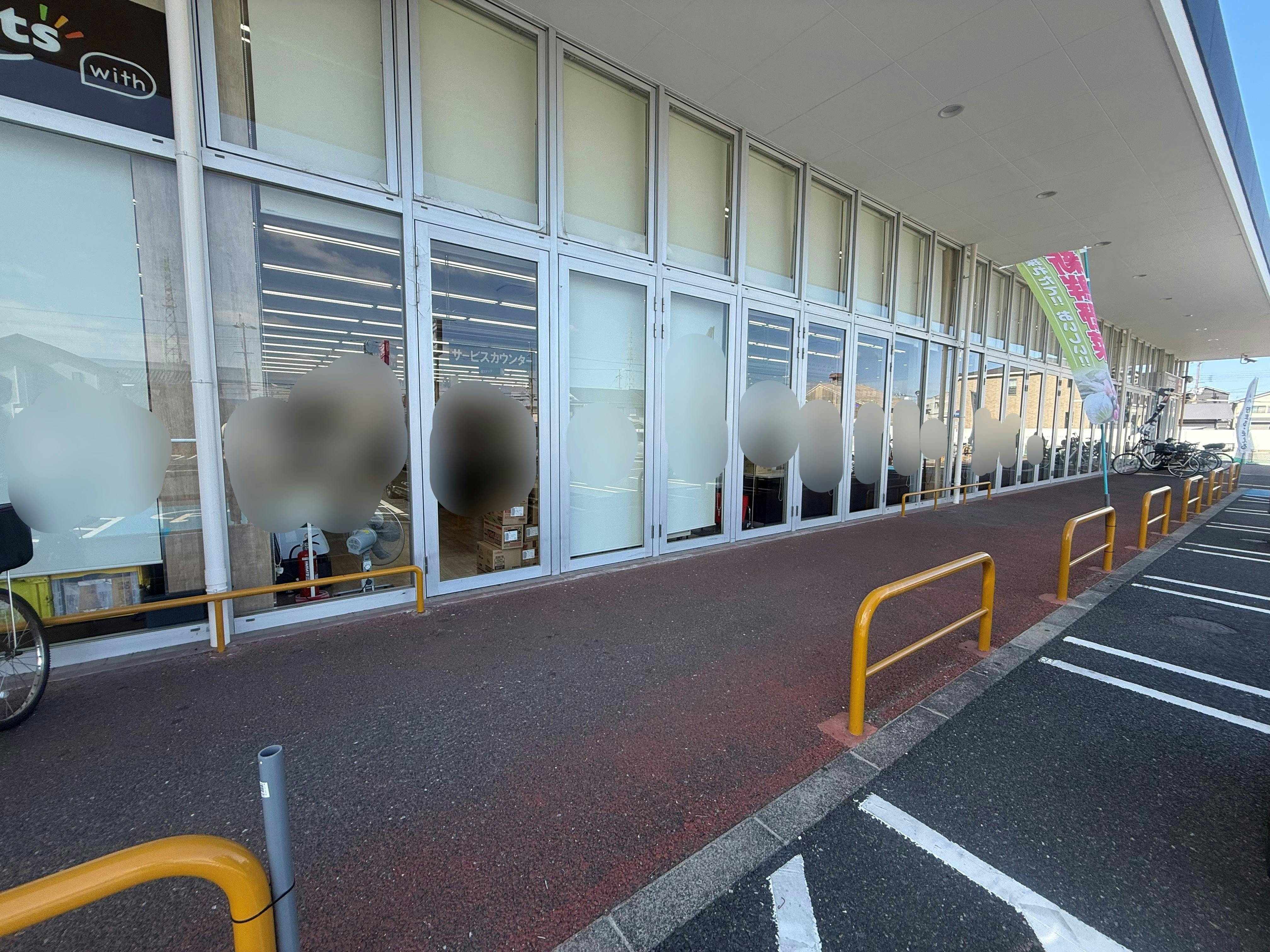 【AコープJAファーマーズ忠岡店】食物販に最適な軒下スペースの画像