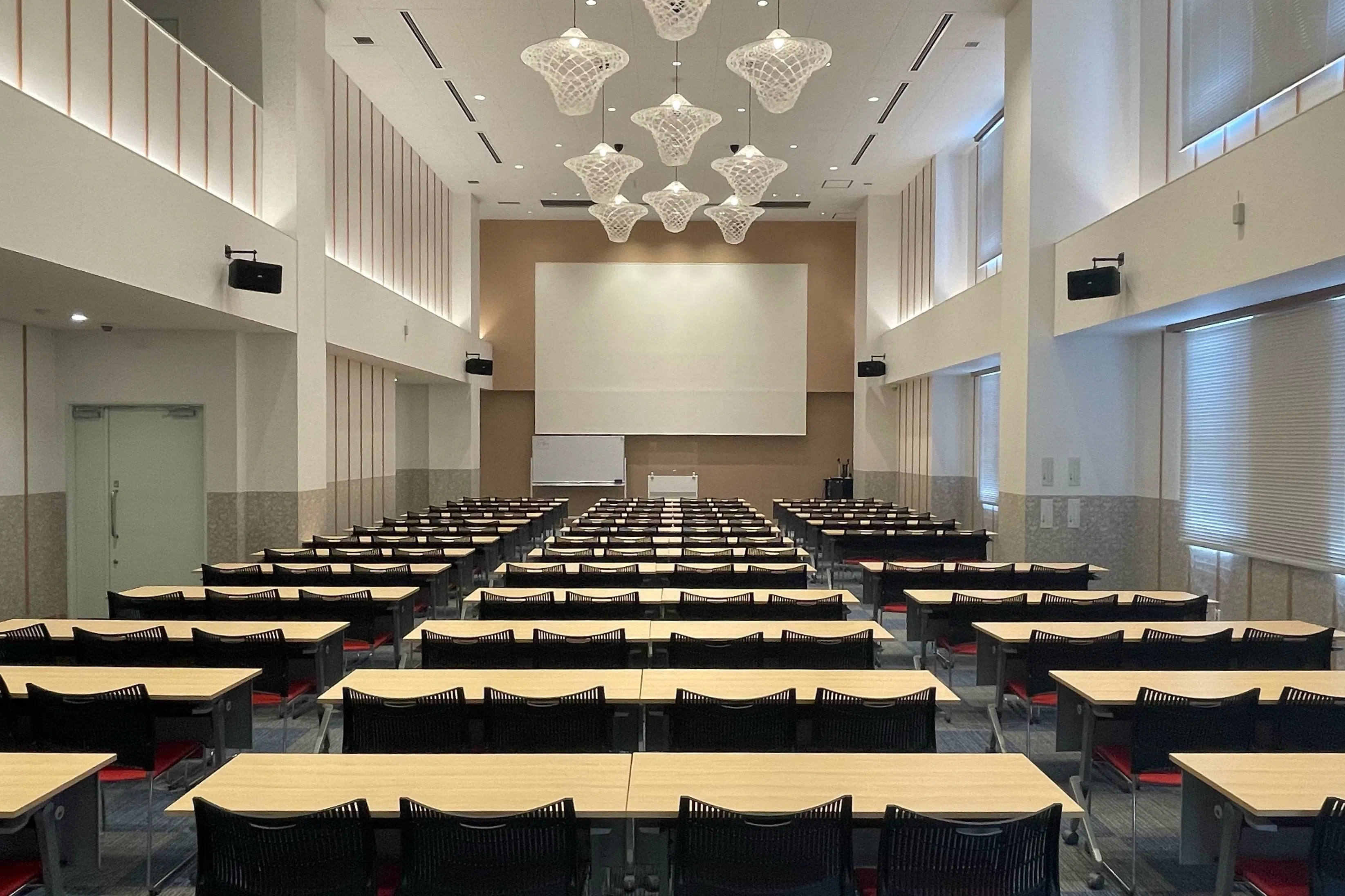 【東池袋駅1分】講演会・展示会・式典など少人数~100名規模のイベントに対応可能なイベントホール