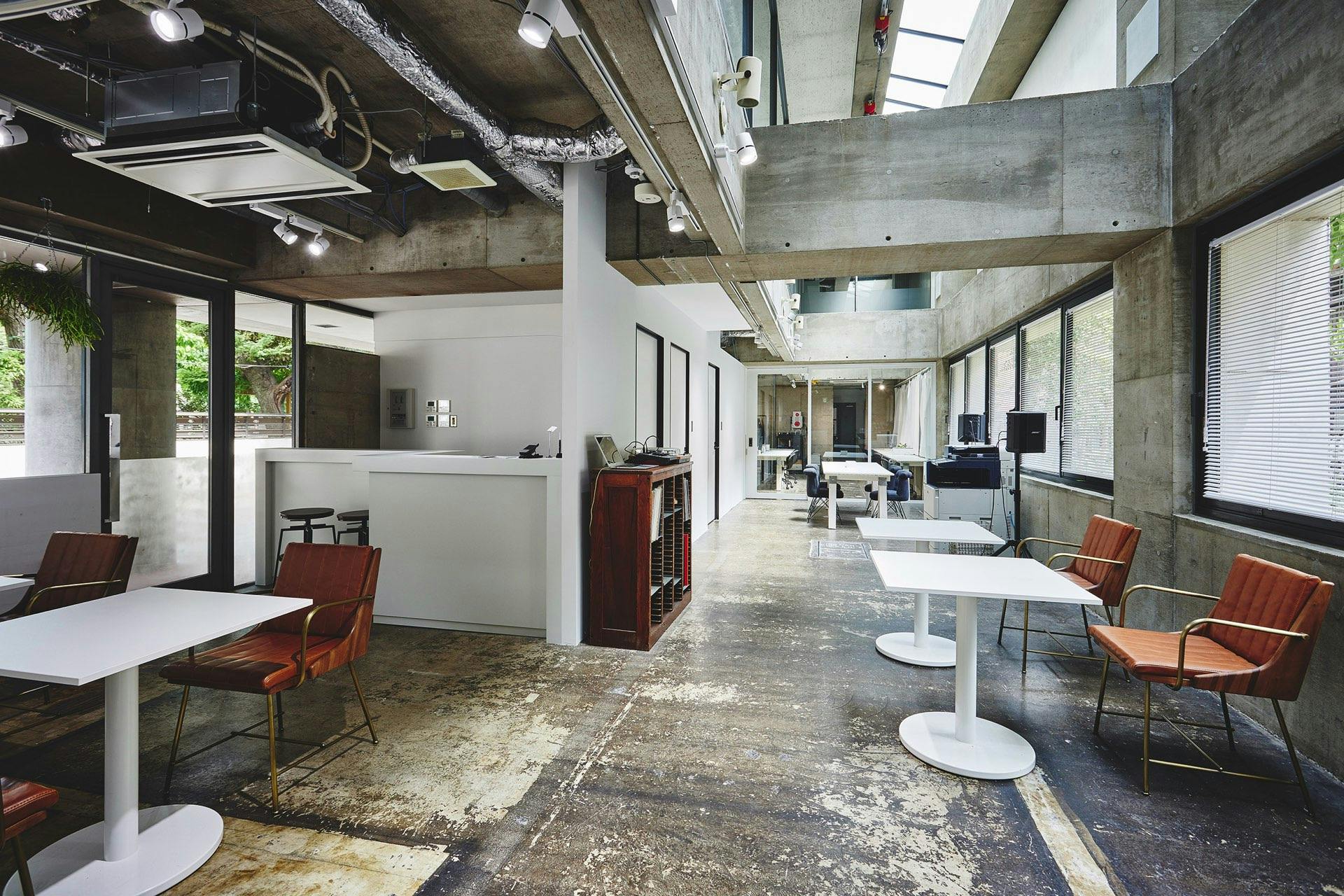 (共有部)カウンターで食物販等の実施実績有り。