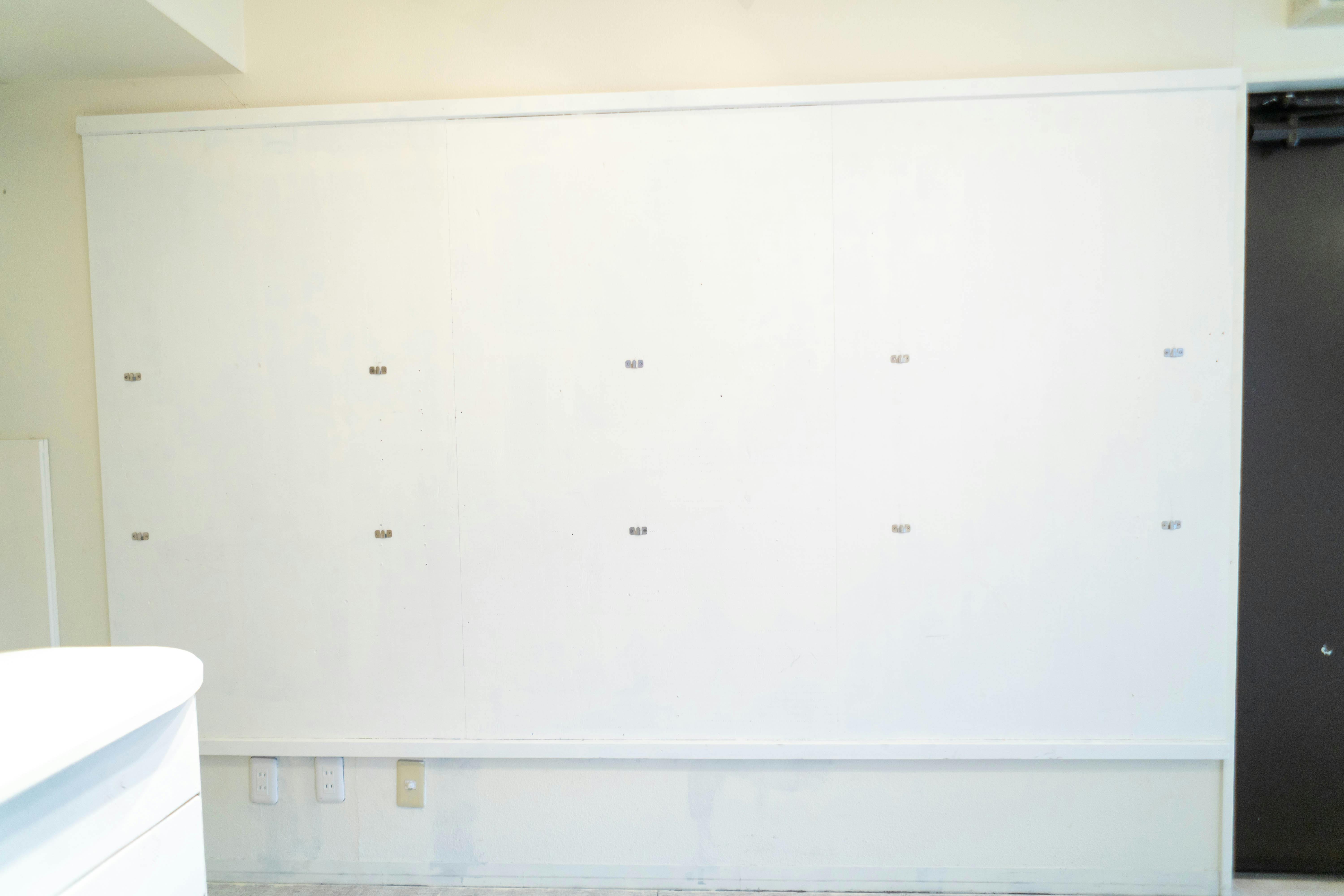 【北参道駅10分】アパレルのポップアップストアや展示会に最適な白を基調とした什器が充実したレンタルスペース