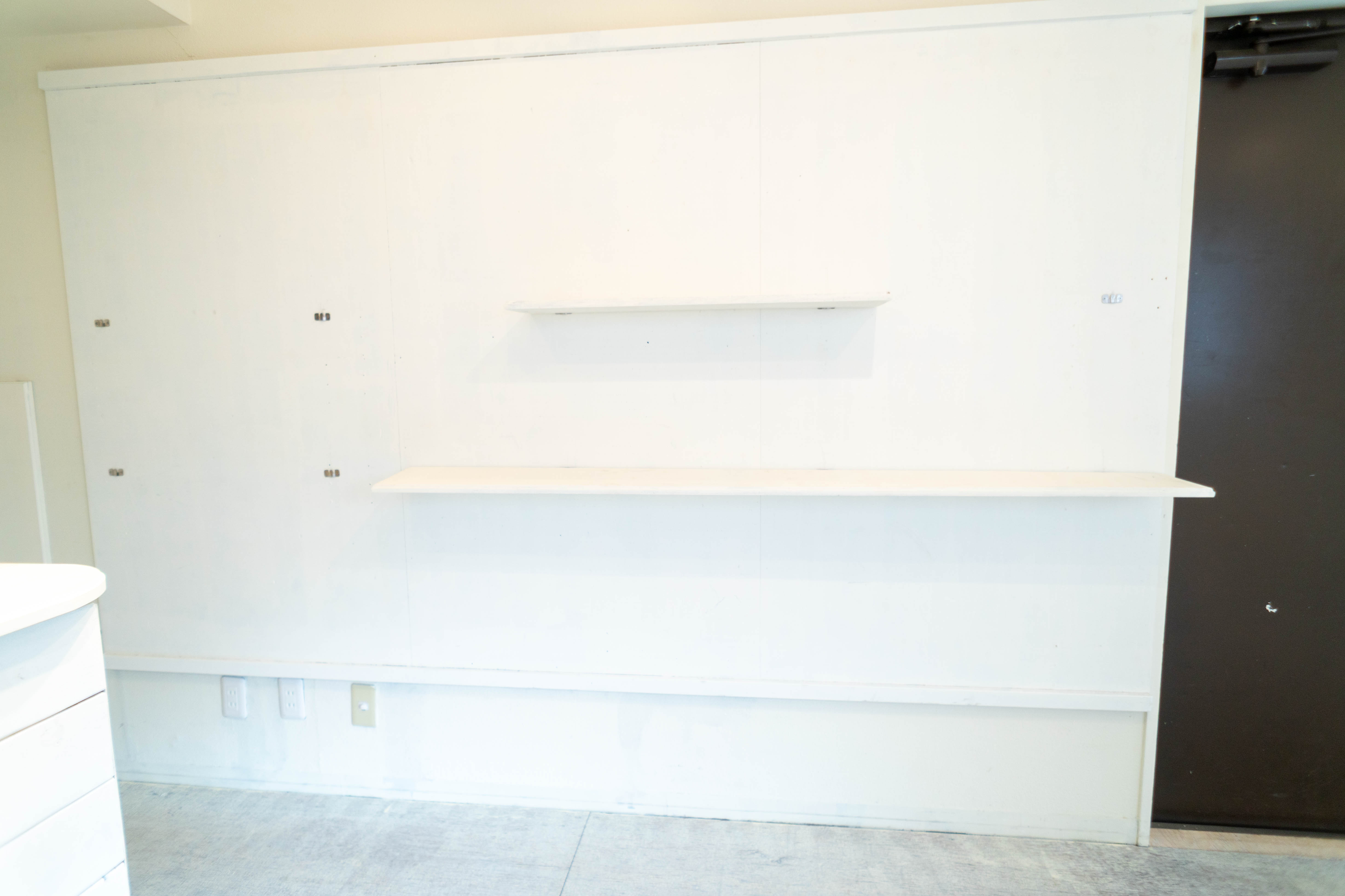 【北参道駅10分】アパレルのポップアップストアや展示会に最適な白を基調とした什器が充実したレンタルスペース