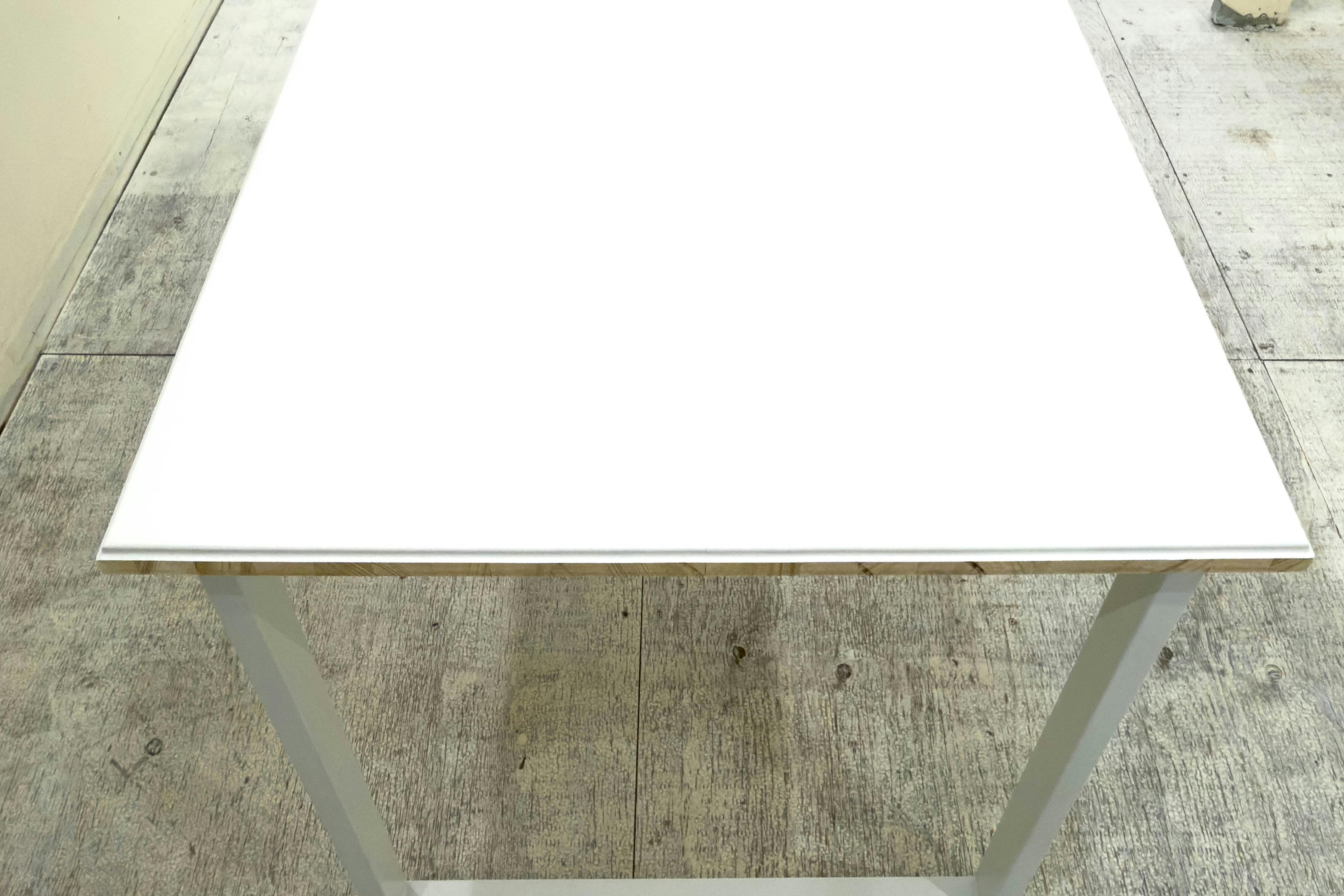 【北参道駅10分】アパレルのポップアップストアや展示会に最適な白を基調とした什器が充実したレンタルスペース