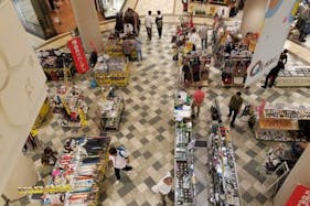 【あまがさきキューズモール】「⑤2F 花の広場」大型ポップアップストアや食物販に最適な、導入階に位置する広々としたイベントスペース