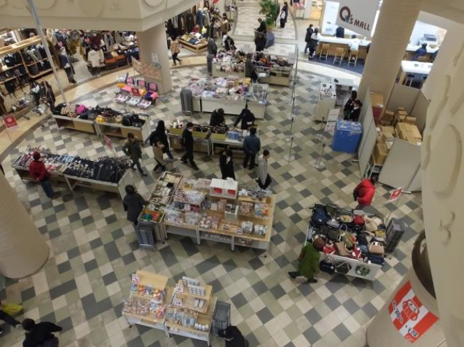 【あまがさきキューズモール】「⑤2F 花の広場」大型ポップアップストアや食物販に最適な、導入階に位置する広々としたイベントスペース