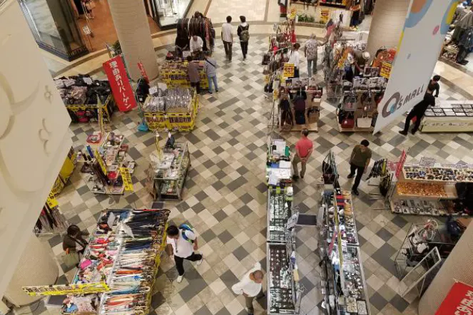 【あまがさきキューズモール】「⑤2F 花の広場」大型ポップアップストアや食物販に最適な、導入階に位置する広々としたイベントスペース