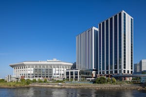 【Kアリーナ横浜 】マルシェ開催や大規模なプロモーションに最適な世界最大級の音楽特化型アリーナふもとのイベントスペース