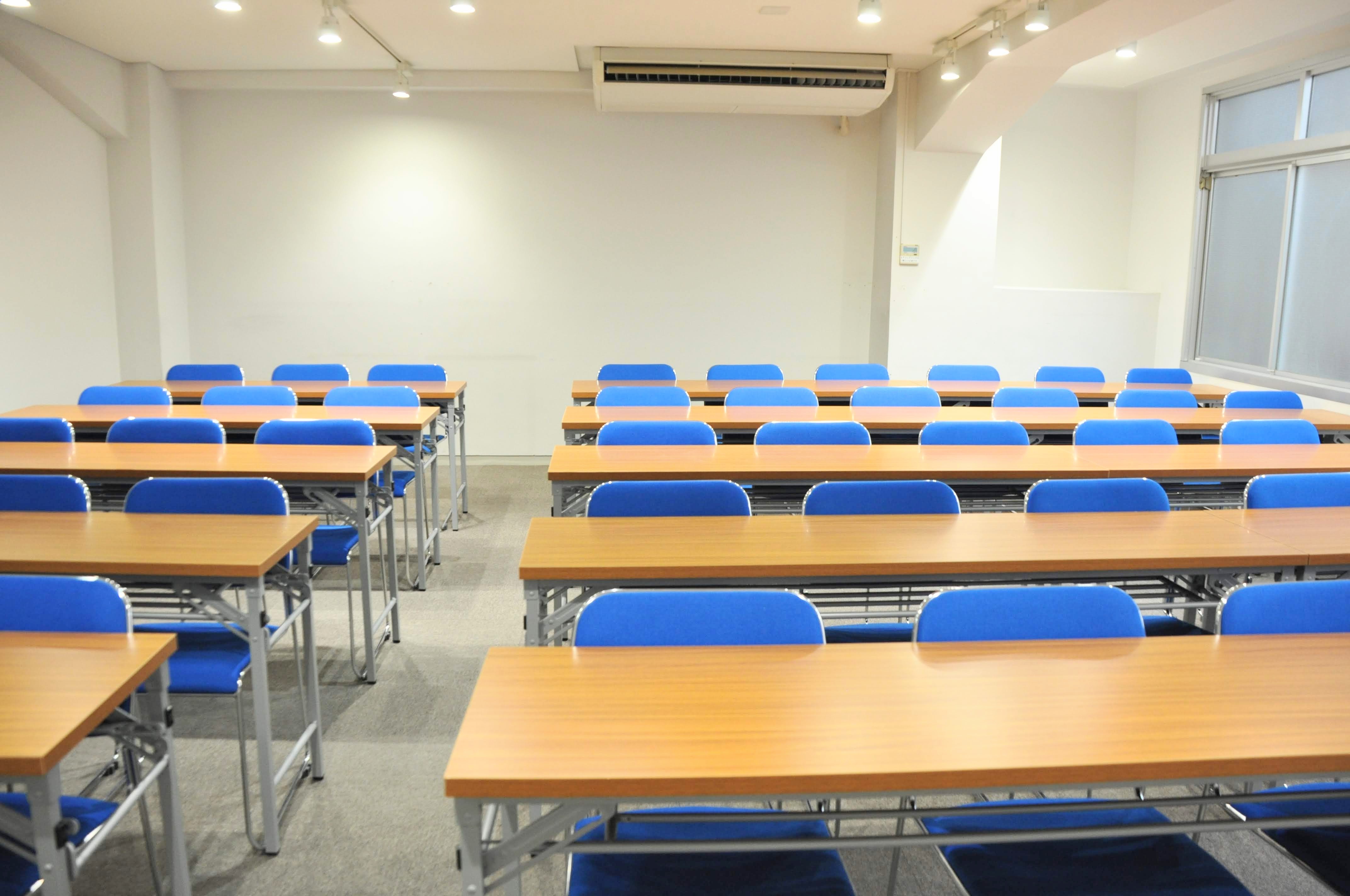 テーブル(3名掛け)×15台