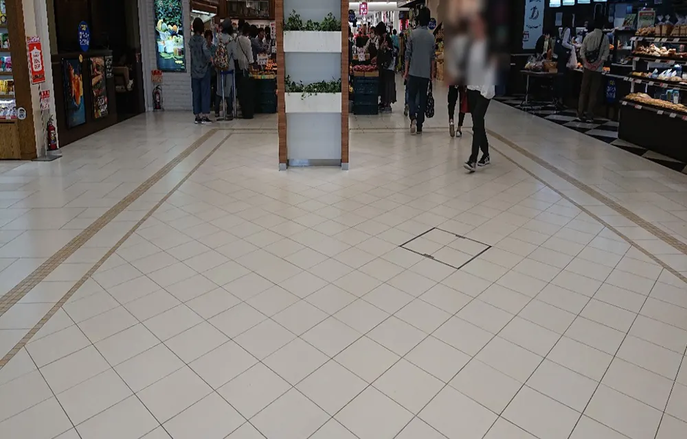 【ララガーデン長町】南エントランス(正面柱前)