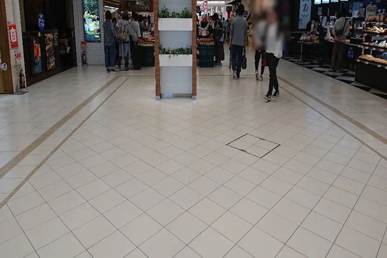 【ララガーデン長町】南エントランス(正面柱前)の画像1