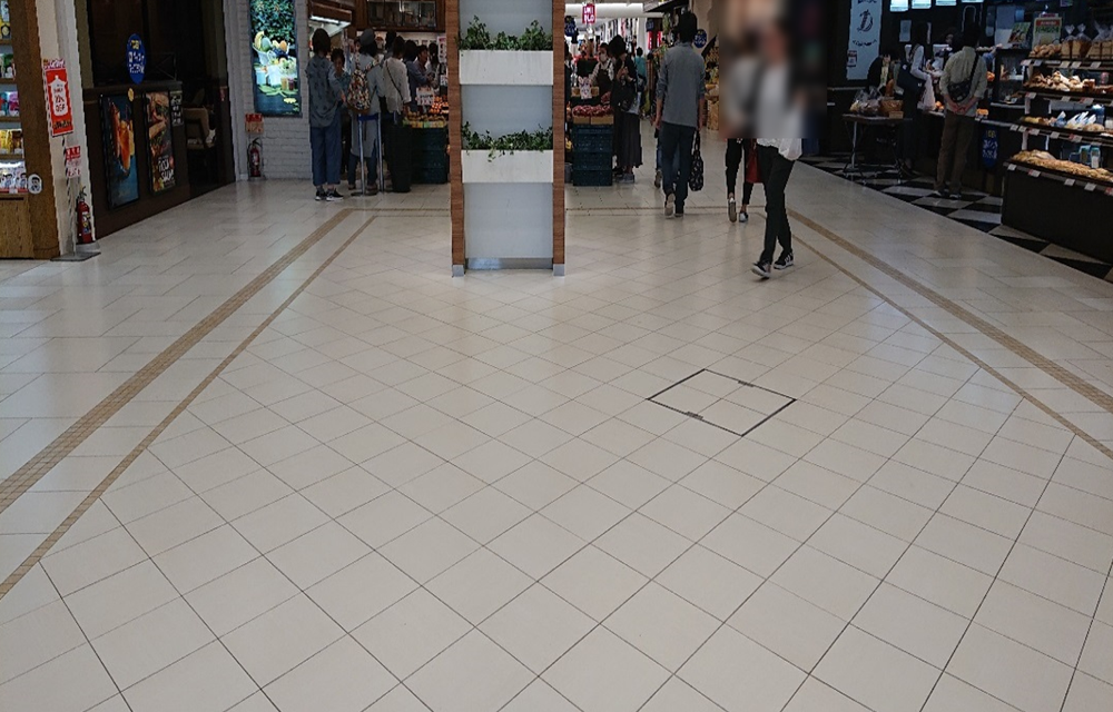【ララガーデン長町】南エントランス(正面柱前)