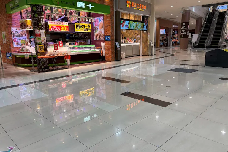 【イオンモール福津】サウスコート側通路A(唐十前)の画像1