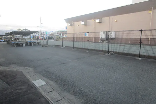 【サンデー白山店】屋外駐車場 キッチンカーの出店に最適なホームセンター内駐車場の屋外イベントスペース
