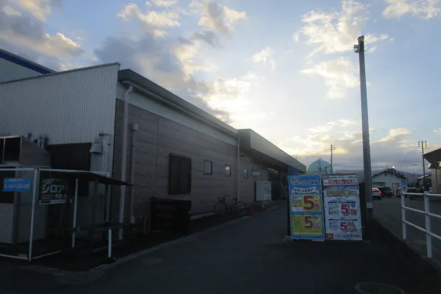 【サンデー白山店】屋外駐車場 キッチンカーの出店に最適なホームセンター内駐車場の屋外イベントスペース