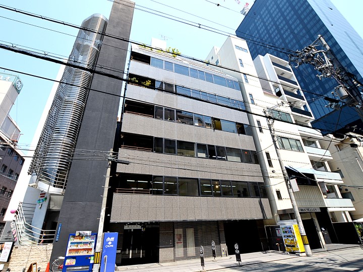 【心斎橋駅4分】白を基調とした清潔感あふれる空間にワンフロアのプライベートスペース なのであらゆるイベントに対応できるマルチスペースです。の画像12