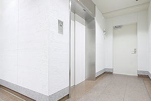 【飯田橋駅1分】教室・セミナーに適したイ【飯田橋駅地下鉄出口・徒歩1分】教室・セミナーに適したイベントスペース(8名迄)ベントスペース(8名迄)