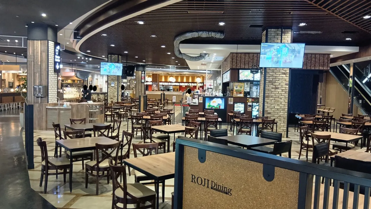 【イオンモール広島府中】モール内広告 1Fフードコートの画像