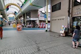 【ことでん瓦町駅6分】プロモーションに最適な高松中央商店街にある角地の路面スペース