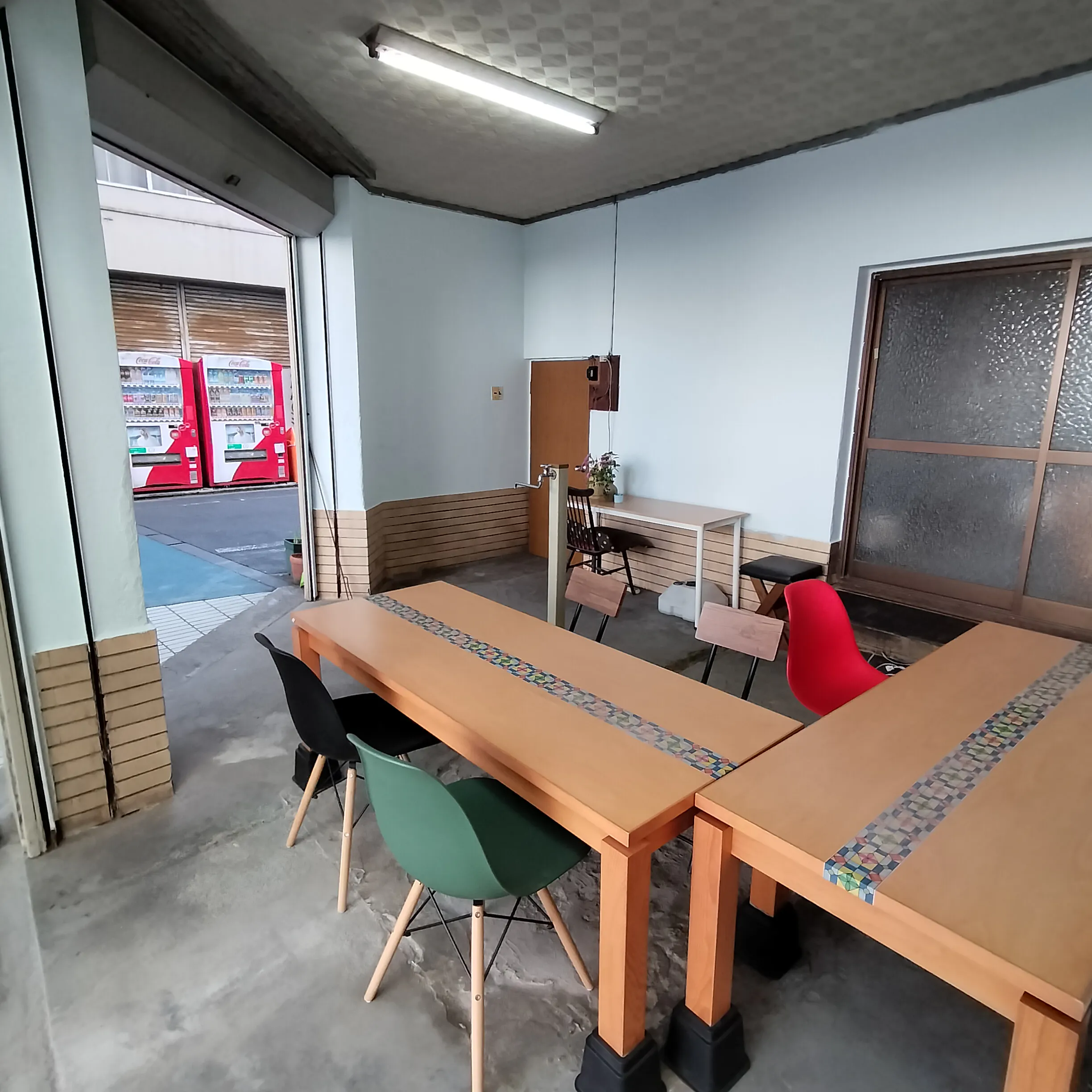 【ことでん瓦町駅6分】プロモーションに最適な高松中央商店街にある角地の路面スペース