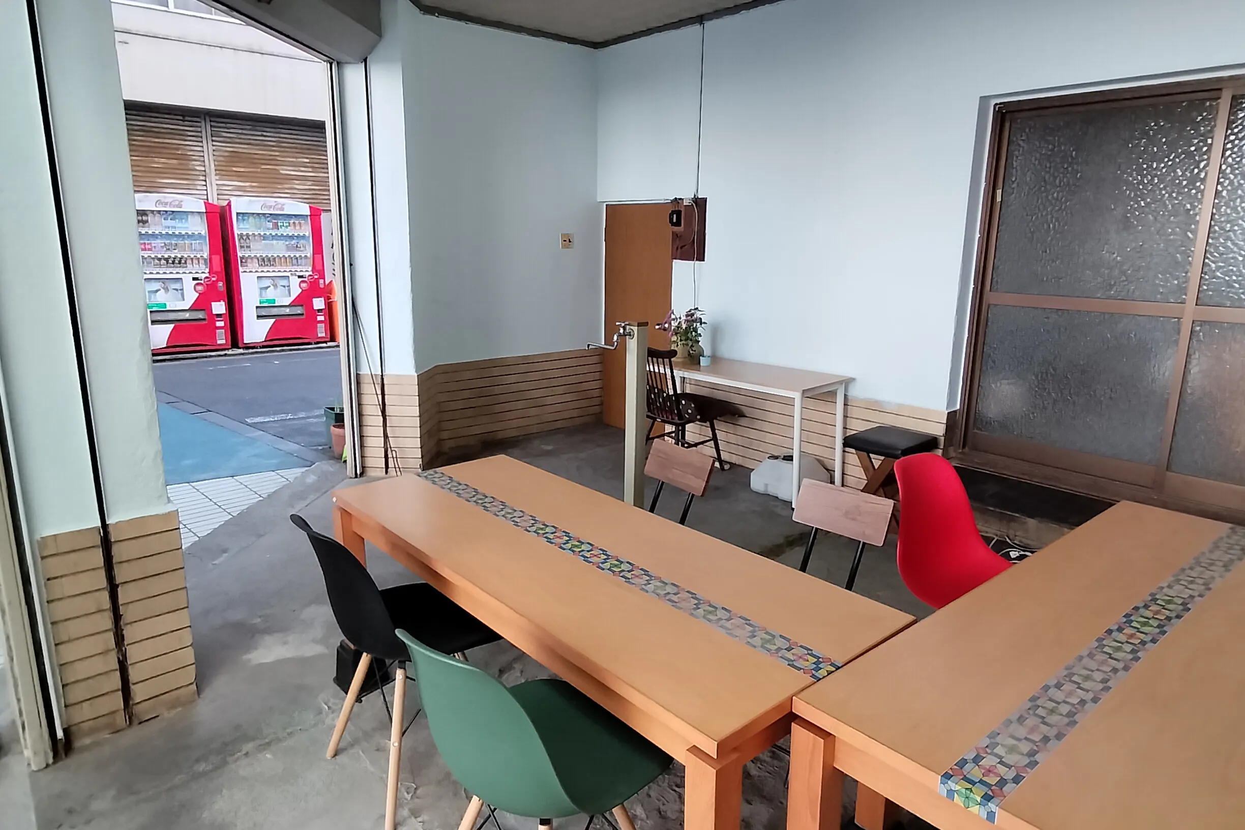 【ことでん瓦町駅6分】プロモーションに最適な高松中央商店街にある角地の路面スペース