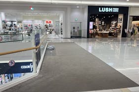 【イオンモール橿原】ノースモールエスカレーター脇(LUSH前)