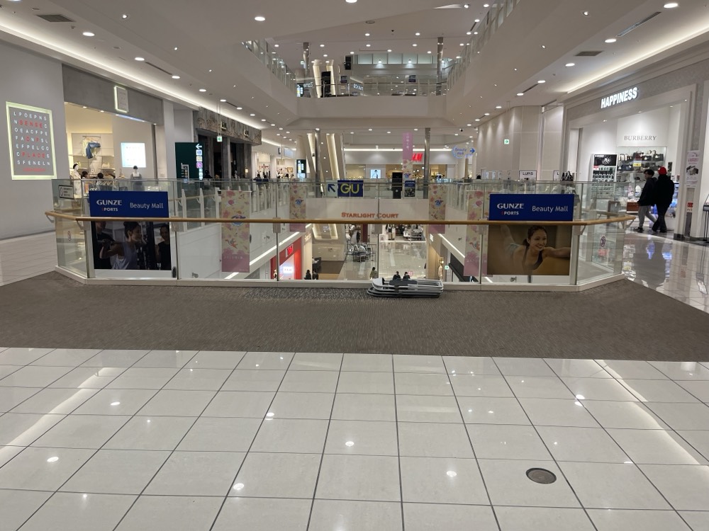 【イオンモール橿原】ノースモールエスカレーター脇（LUSH前）