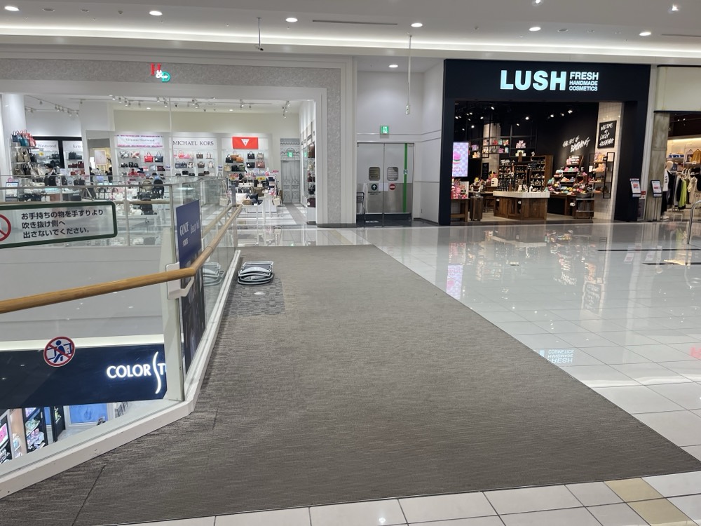 【イオンモール橿原】ノースモールエスカレーター脇（LUSH前）