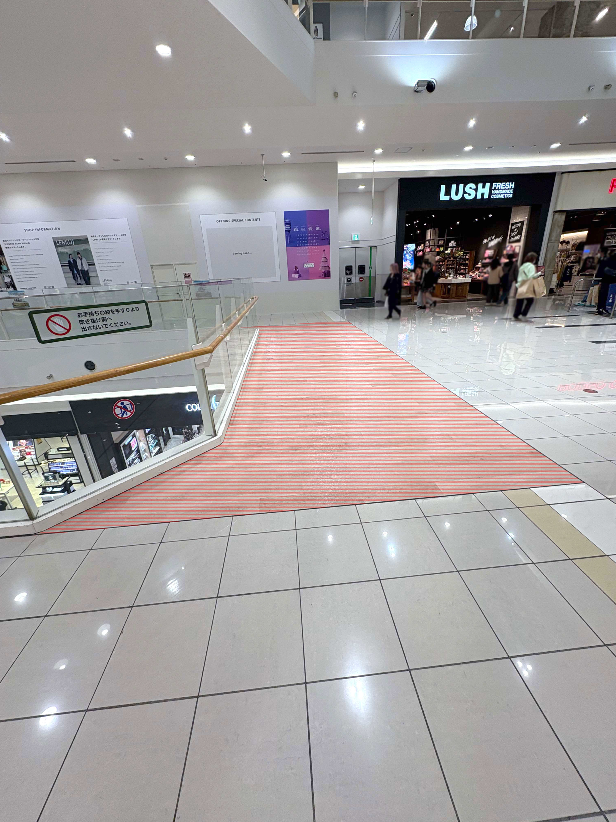 【イオンモール橿原】ノースモールエスカレーター脇（LUSH前）