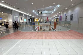 【イオンモール橿原】ノースモールエスカレーター脇(LUSH前)