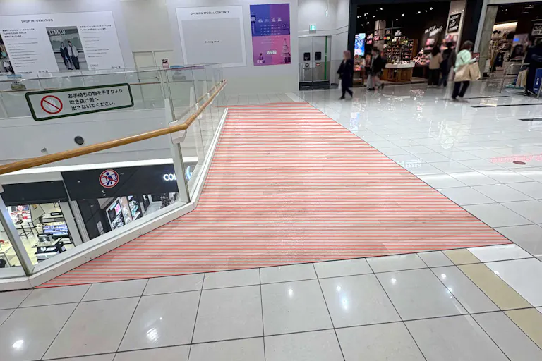 【イオンモール橿原】ノースモールエスカレーター脇(LUSH前)の画像1