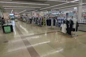 【ゆめマート八代高田】店内中央 ポップアップストア(物販、食物販)やプロモーション用途に最適なスーパーの屋内催事イベントスペース