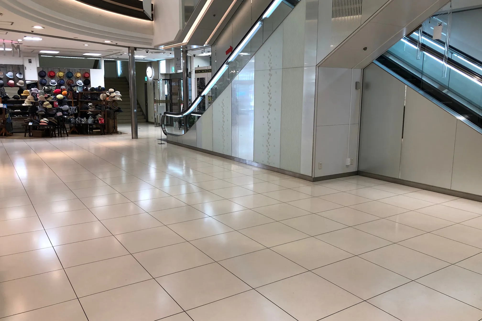 【和歌山ミオ】イベント利用に適した、北館エスカレーター側のスペース