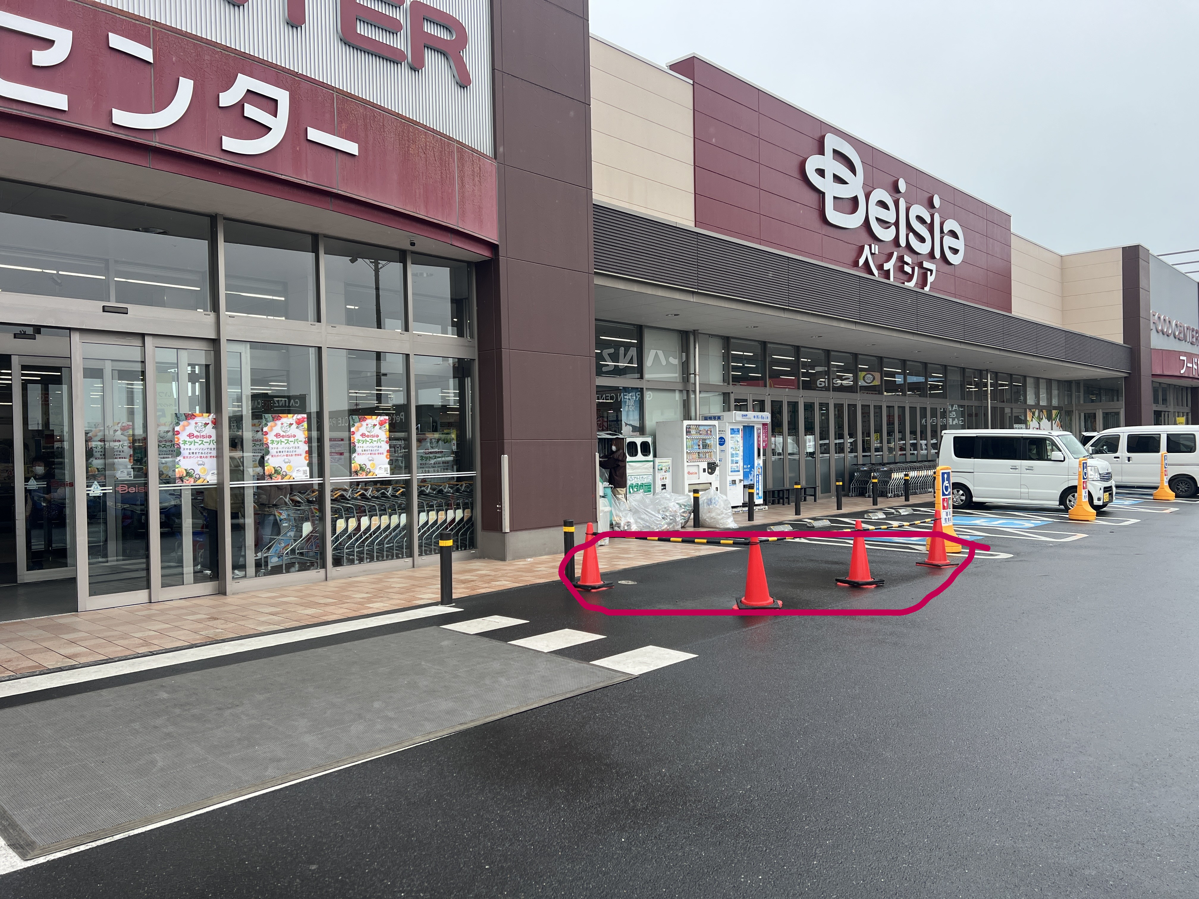 【ベイシア フードセンター 日立店】キッチンカーに最適な入り口前催事イベントスペース