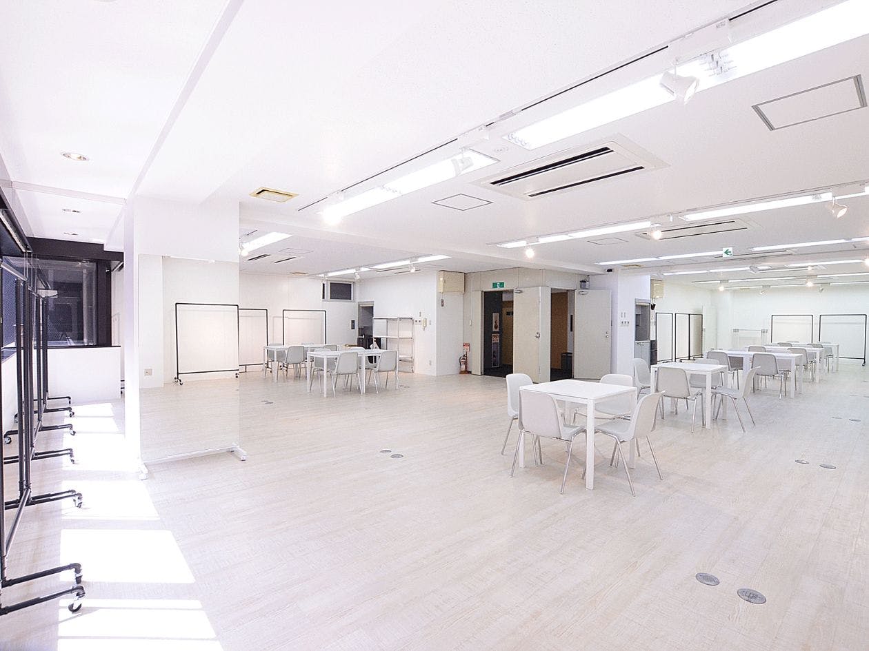 【心斎橋駅4分】白を基調とした清潔感あふれる空間にワンフロアのプライベートスペース なのであらゆるイベントに対応できるマルチスペースです。