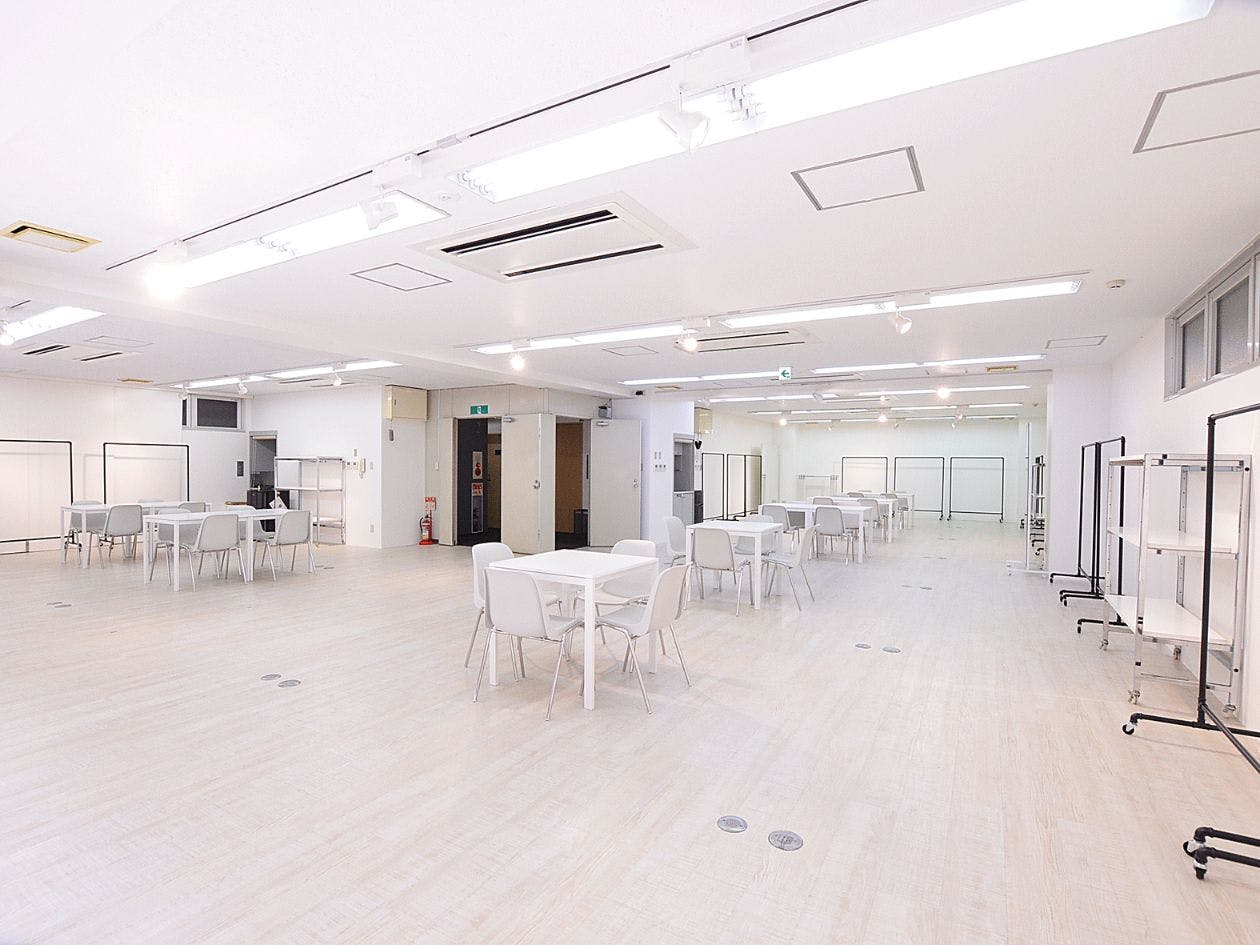 【心斎橋駅4分】白を基調とした清潔感あふれる空間にワンフロアのプライベートスペース なのであらゆるイベントに対応できるマルチスペースです。