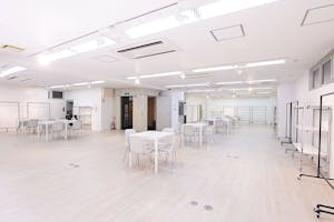 【心斎橋駅4分】白を基調とした清潔感あふれる空間にワンフロアのプライベートスペース なのであらゆるイベントに対応できるマルチスペースです。