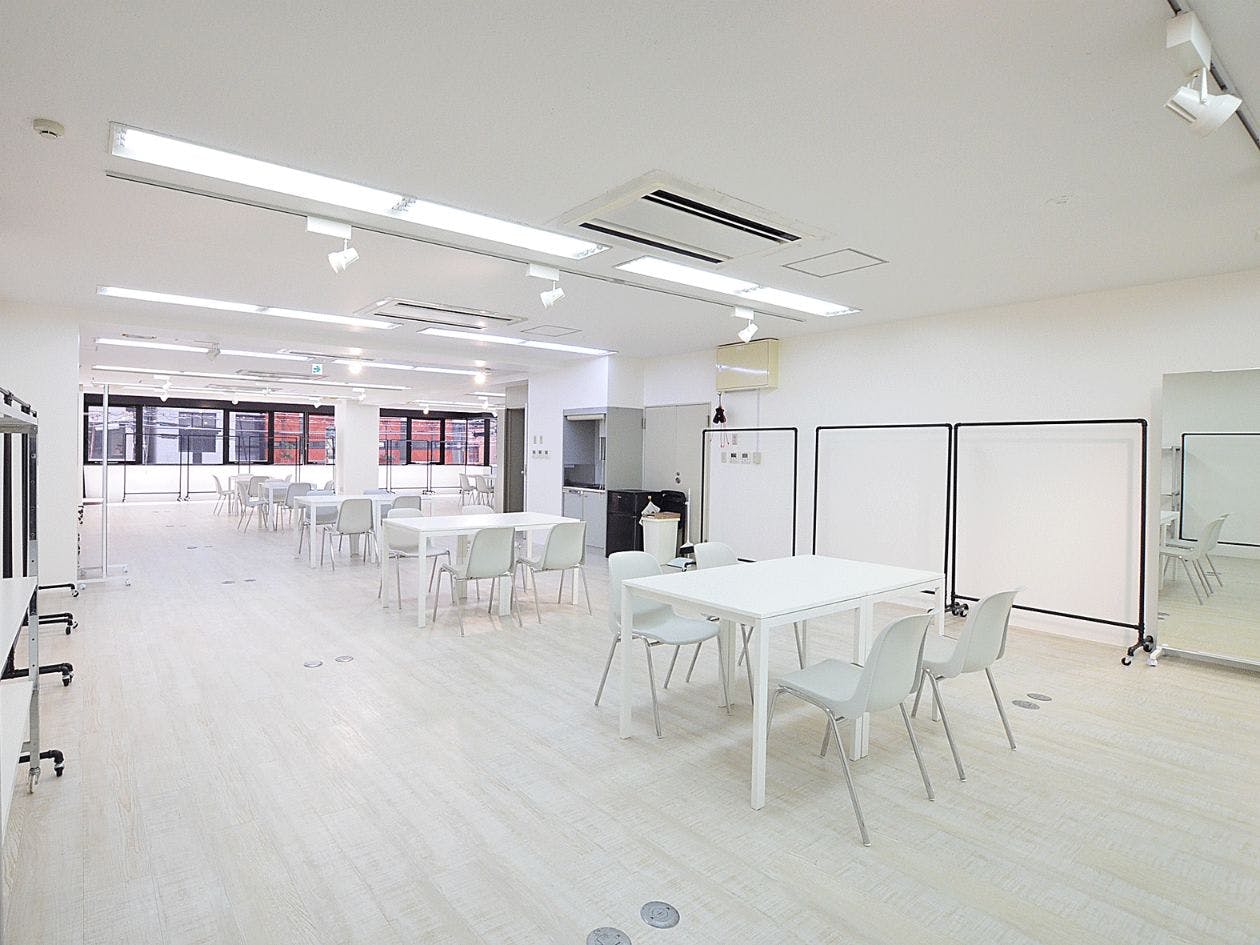 【心斎橋駅4分】白を基調とした清潔感あふれる空間にワンフロアのプライベートスペース なのであらゆるイベントに対応できるマルチスペースです。