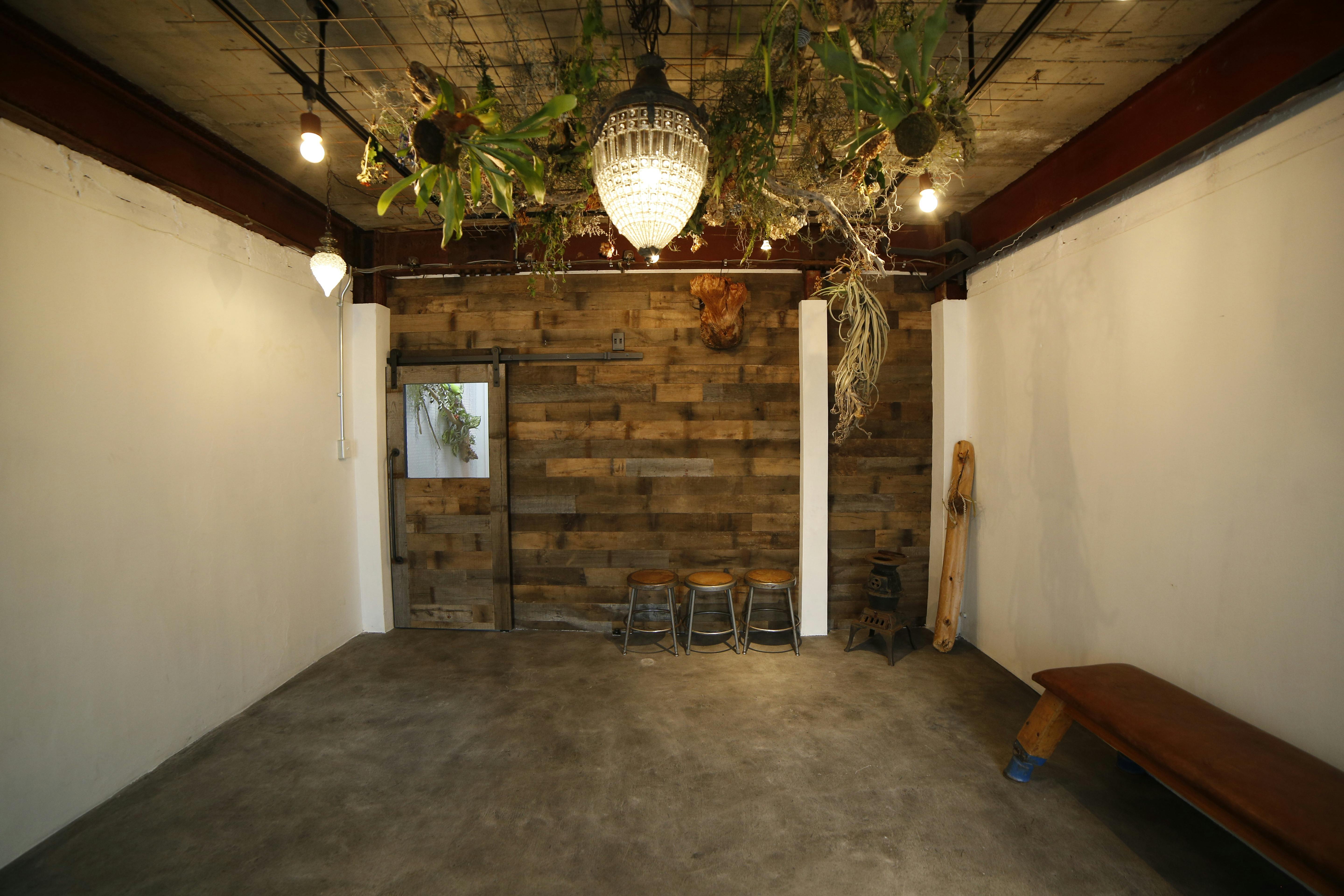 【心斎橋駅4分】四ツ橋駅からもアクセス可能！撮影会や小規模イベントに最適なアメリカ村にあるナチュラルテイストな隠れ家的デザイナーズレンタルスペースの画像