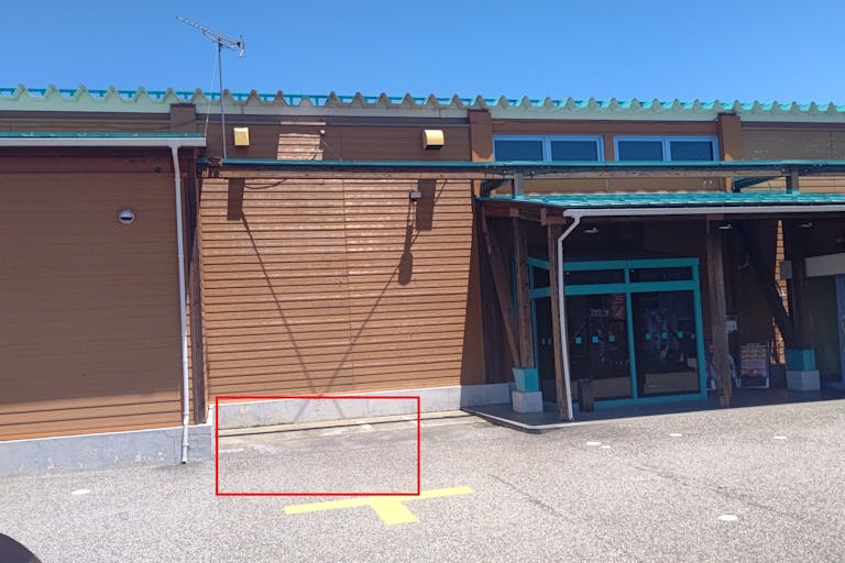 【ダイナム滑川店】キッチンカー出店やプロモーションイベントでの出店に最適なアミューズメント施設の出入口横イベントスペースの画像1