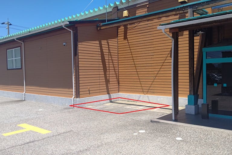 【ダイナム滑川店】キッチンカー出店やプロモーションイベントでの出店に最適なアミューズメント施設の出入口横イベントスペースの画像2