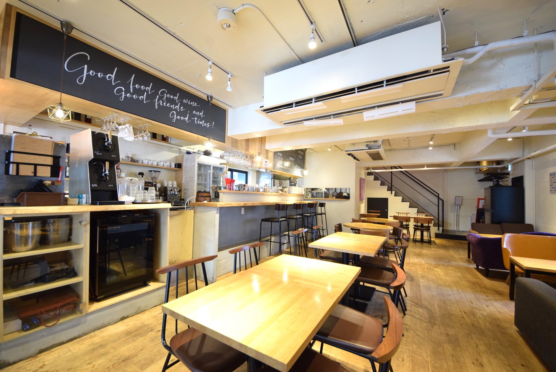 【表参道駅6分】 動画やスチール撮影に最適なレンガ壁の外観が特徴的な路面レンタルスペースの画像9