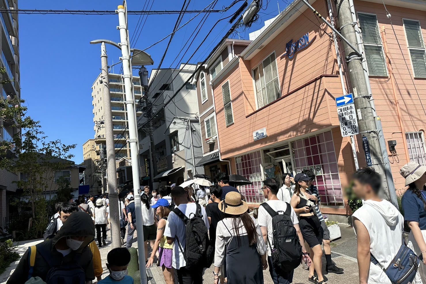 店舗から見た通りの様子