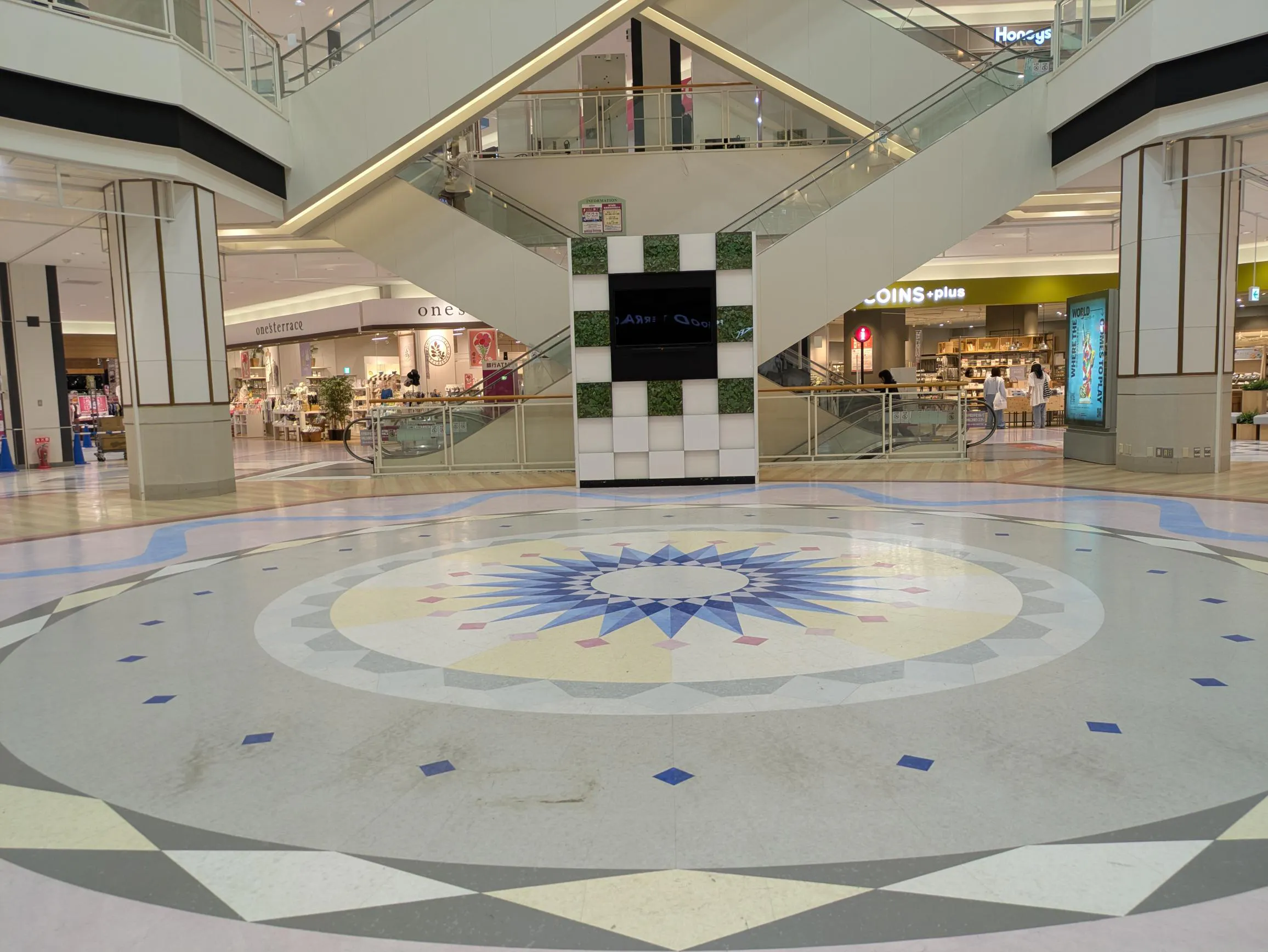 【イオンモール札幌平岡】センターコート