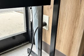 【オークワ香芝逢坂】販促キャンペーンやプロモーションイベントに適した風除室スペース