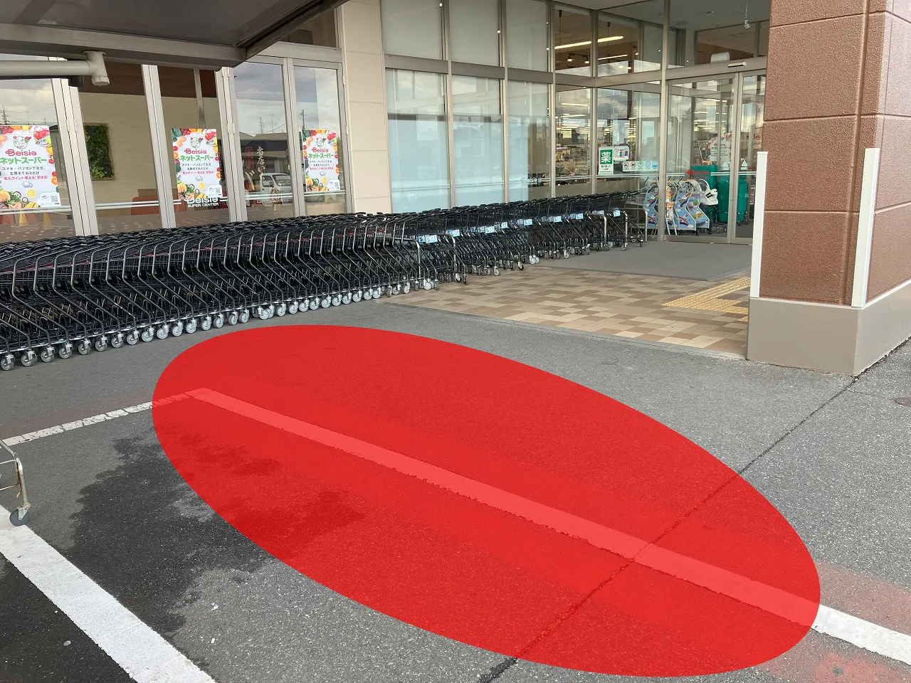 【ベイシア 古河総和店】キッチンカーに最適な屋外駐車場イベントスペースの画像