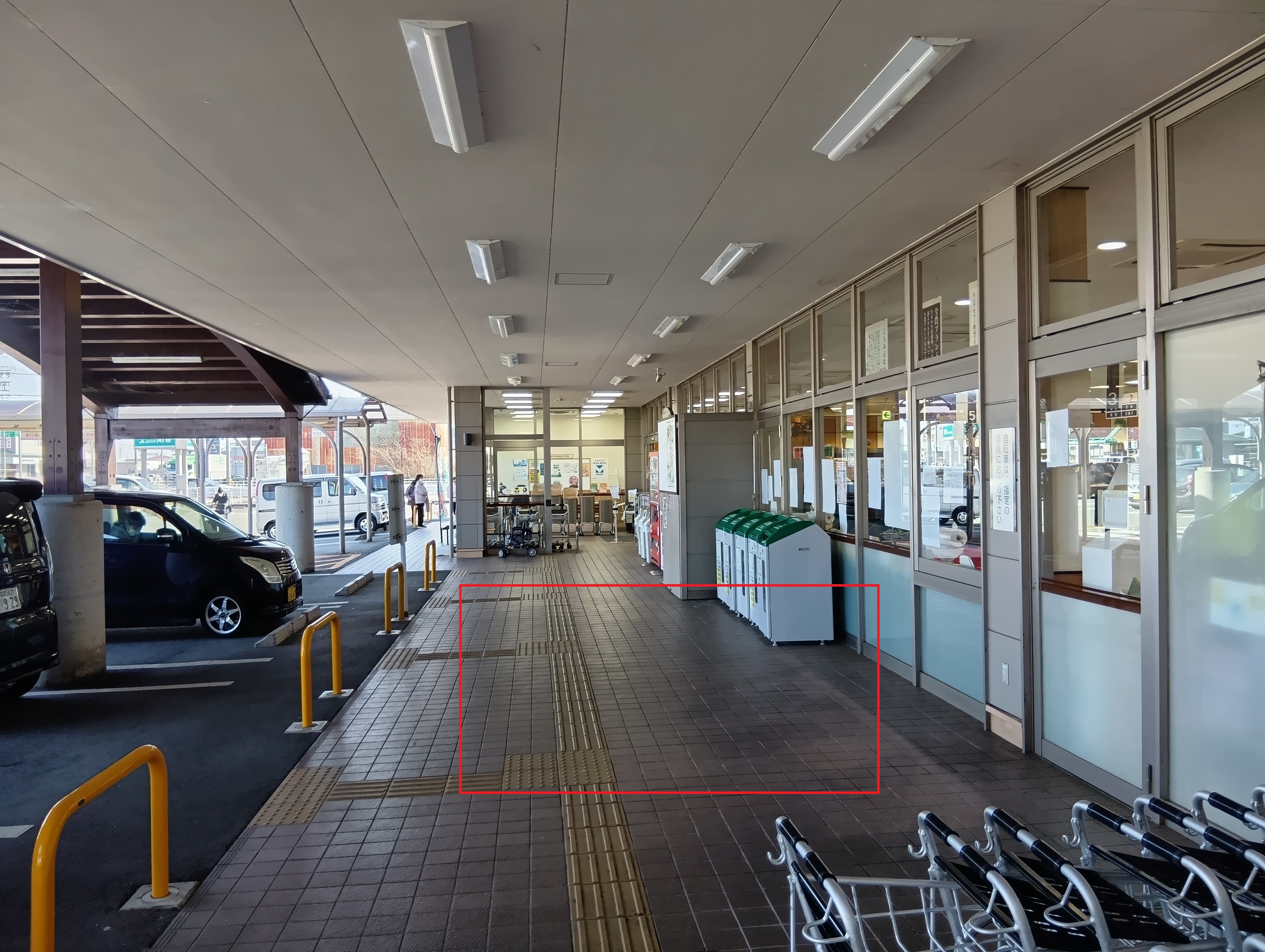 【Aコープくしだ店】食物販や販促イベントに最適な入口横軒下スペース